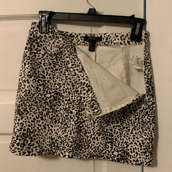 White Leopard Print Mini Skirt - Picture 3 of 5